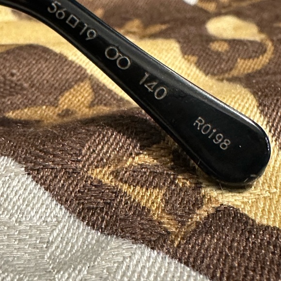 Louis Vuitton sunglasses some scratches on inner part as indicated - Picture 9 of 16